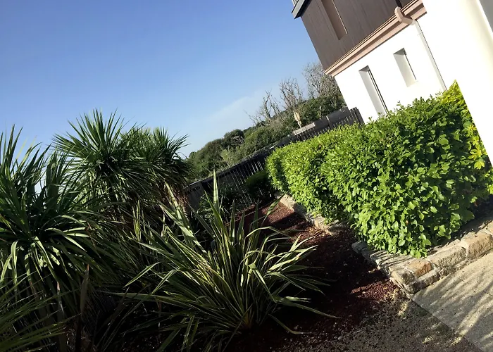 Logis Hotel Les Mouettes Restaurant Erin - Larmor Plage, Proche De Lorient